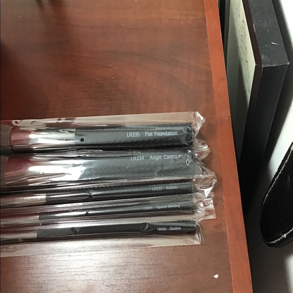 Laruce Brush Set